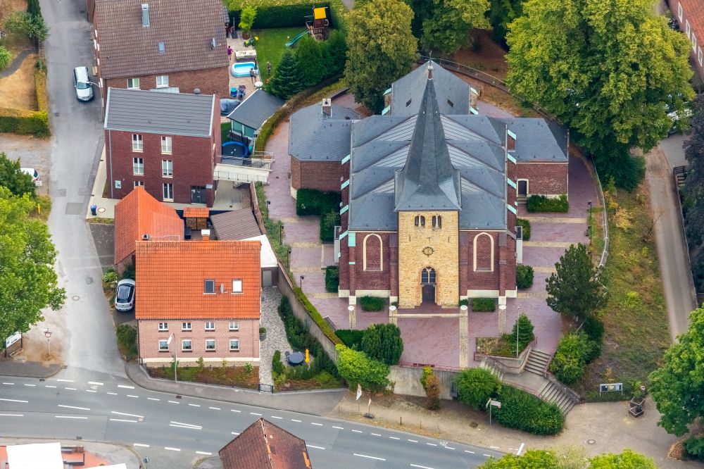 Luftaufnahme Dorsten - Kirchengebäude Pauluskirche Dorsten an der Dorfstraße im Ortsteil Hervest in Dorsten im Bundesland Nordrhein-Westfalen, Deutschland