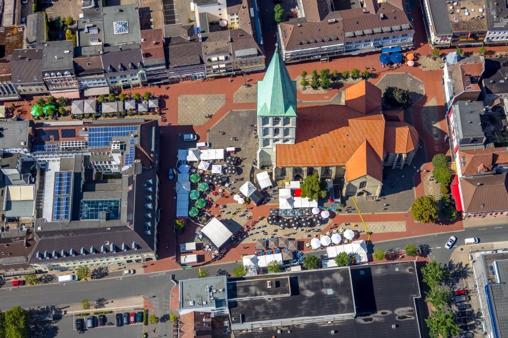 Hamm von oben - Kirchengebäude der Pauluskirche in Hamm im Bundesland Nordrhein-Westfalen, Deutschland