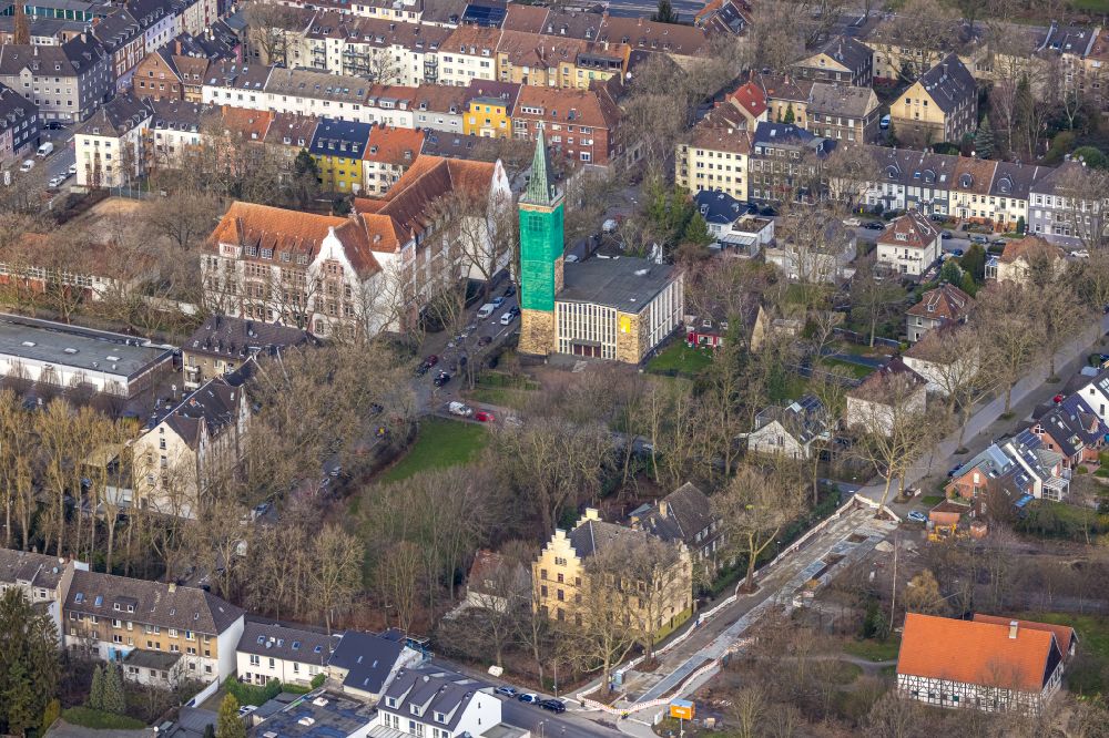 Luftaufnahme Gelsenkirchen - Kirchengebäude Pauluskirche im Ortsteil Bulmke-Hüllen in Gelsenkirchen im Bundesland Nordrhein-Westfalen, Deutschland