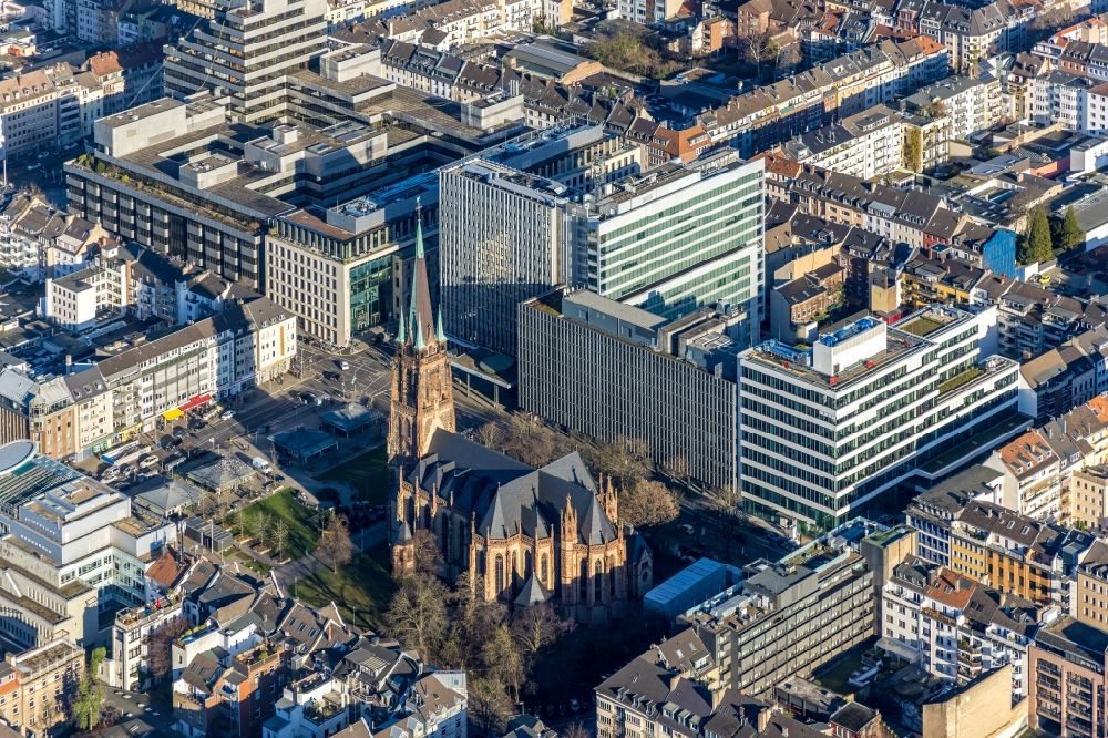 Luftaufnahme Düsseldorf - Kirchengebäude St. Peter in Düsseldorf im Bundesland Nordrhein-Westfalen, Deutschland