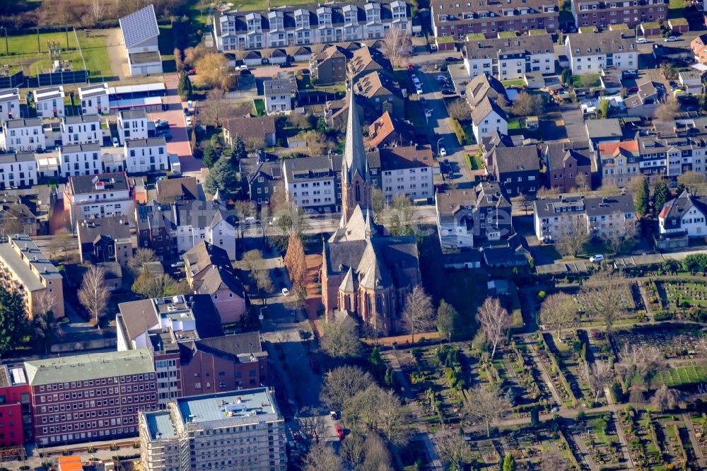 Luftaufnahme Herne - Kirchengebäude der St. Peter und Paul in Herne im Bundesland Nordrhein-Westfalen, Deutschland