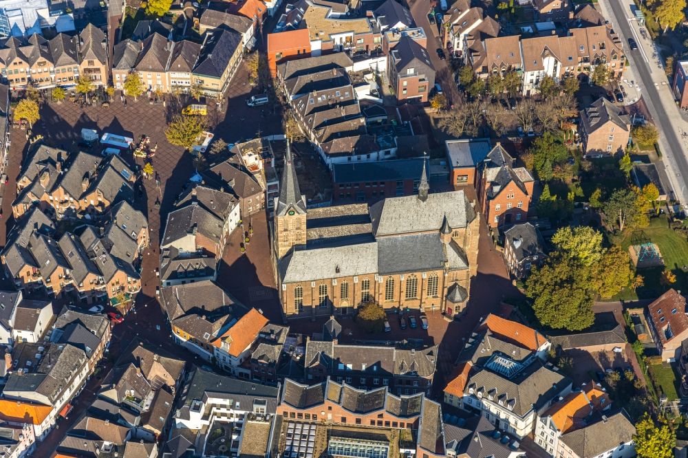 Luftaufnahme Straelen - Kirchengebäude St. Peter und Paul in Straelen im Bundesland Nordrhein-Westfalen, Deutschland