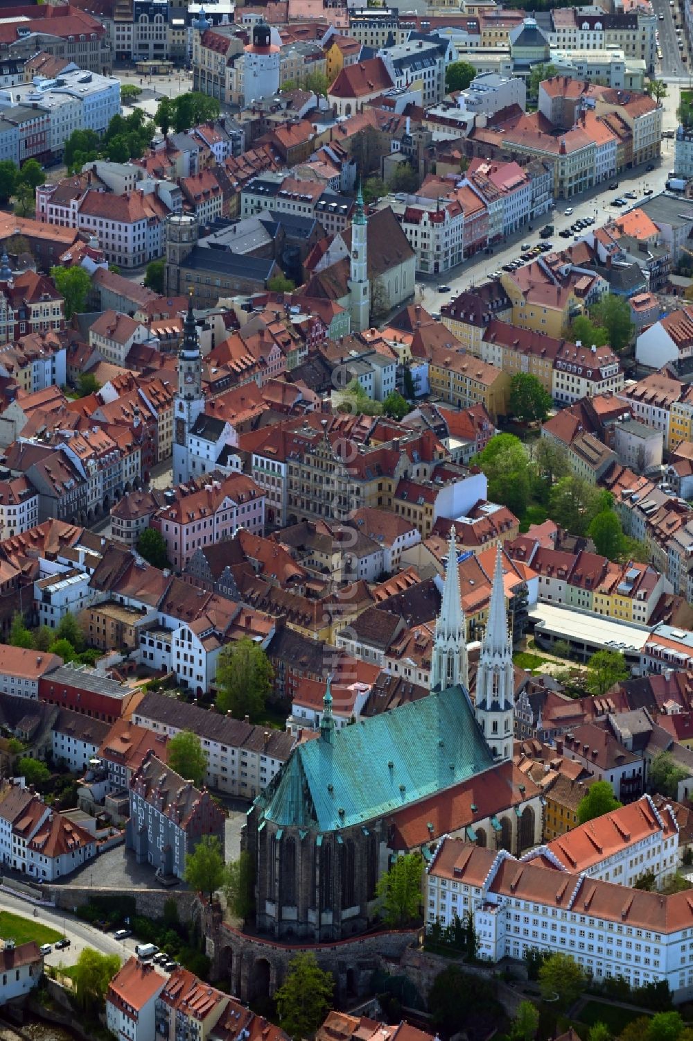 Luftaufnahme Görlitz - Kirchengebäude der Peterskirche im Altstadt- Zentrum in Görlitz im Bundesland Sachsen, Deutschland