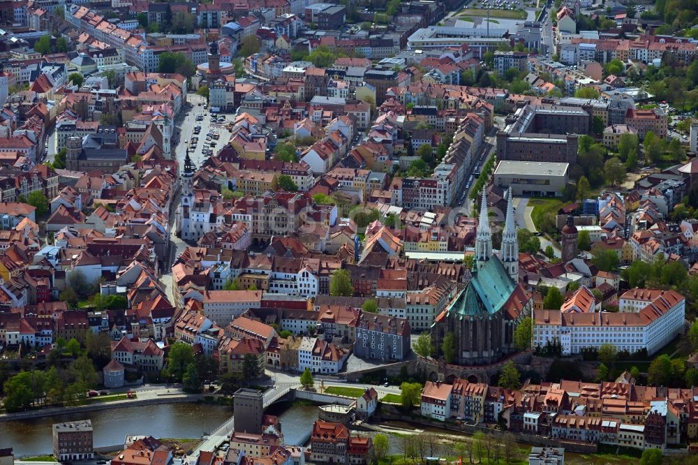 Luftaufnahme Görlitz - Kirchengebäude der Peterskirche im Altstadt- Zentrum in Görlitz im Bundesland Sachsen, Deutschland