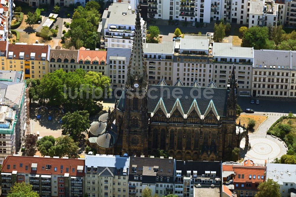 Leipzig aus der Vogelperspektive: Kirchengebäude der Peterskirche in Leipzig im Bundesland Sachsen, Deutschland