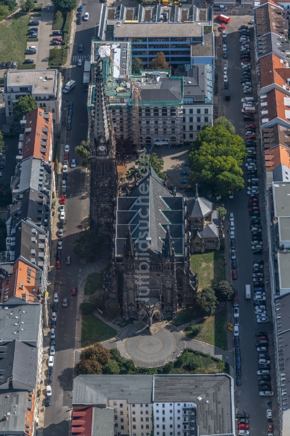 Luftaufnahme Leipzig - Kirchengebäude der Peterskirche an der Schletterstraße im Ortsteil Zentrum-Süd in Leipzig im Bundesland Sachsen