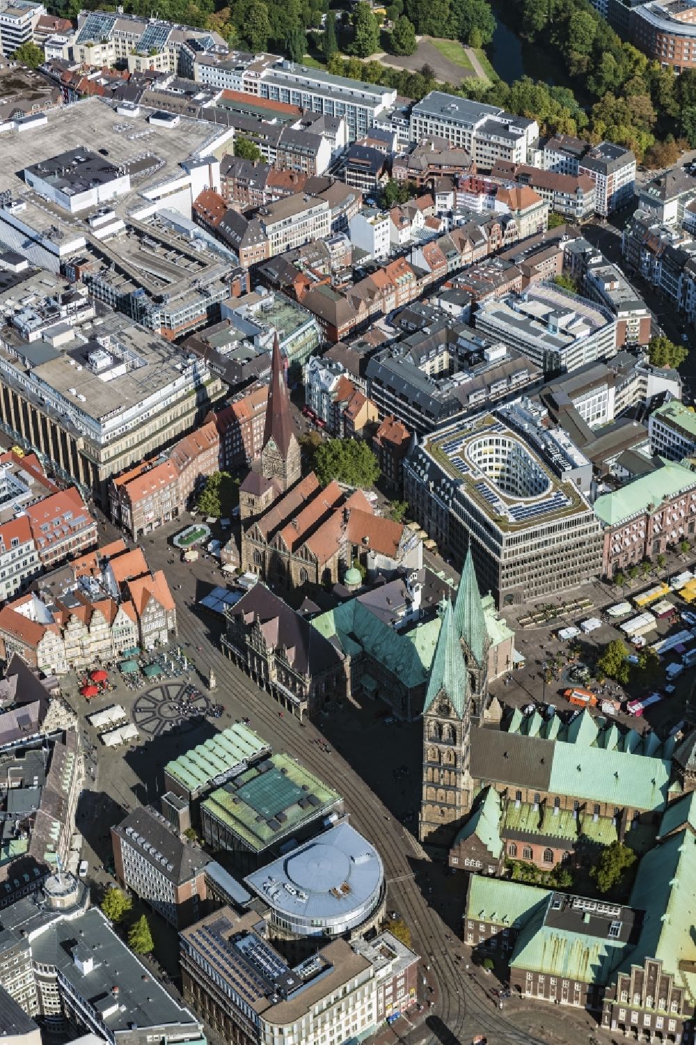 Luftbild Bremen - Kirchengebäude des St. Petri Dom Bremen im Ortsteil Zentrum in Bremen, Deutschland