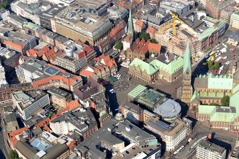 Luftbild Bremen - Kirchengebäude des St.-Petri- Dom und Rathaus am Domshof in der Altstadt von Bremen