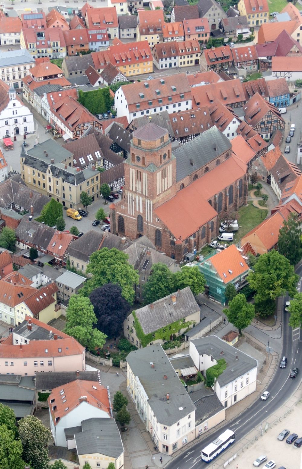 Luftbild Wolgast - Kirchengebäude der St. Petri Kirche in Wolgast im Bundesland Mecklenburg-Vorpommern, Deutschland