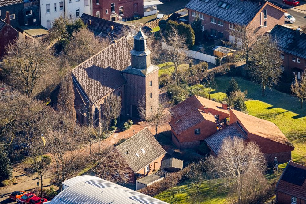 Luftaufnahme Werne - Kirchengebäude am Ev. Pfarramt Martin-Luther-Zentrum in Werne im Bundesland Nordrhein-Westfalen, Deutschland
