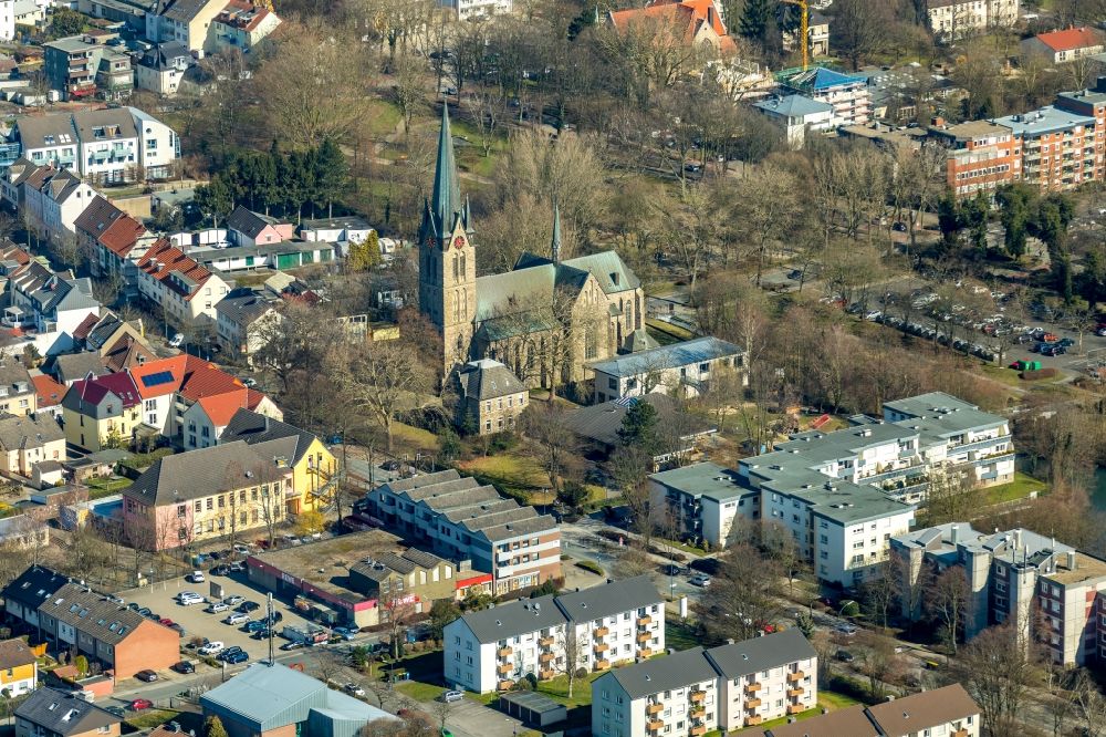Luftbild Holzwickede - Kirchengebäude der Pfarrkirche Liebfrauen an der Hauptstraße in Holzwickede im Bundesland Nordrhein-Westfalen, Deutschland