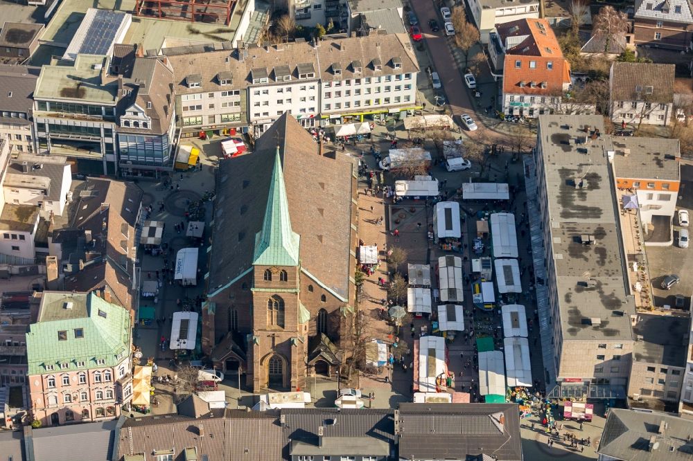 Bottrop von oben - Kirchengebäude der Propsteikirche St. Cyriakus in Bottrop im Bundesland Nordrhein-Westfalen