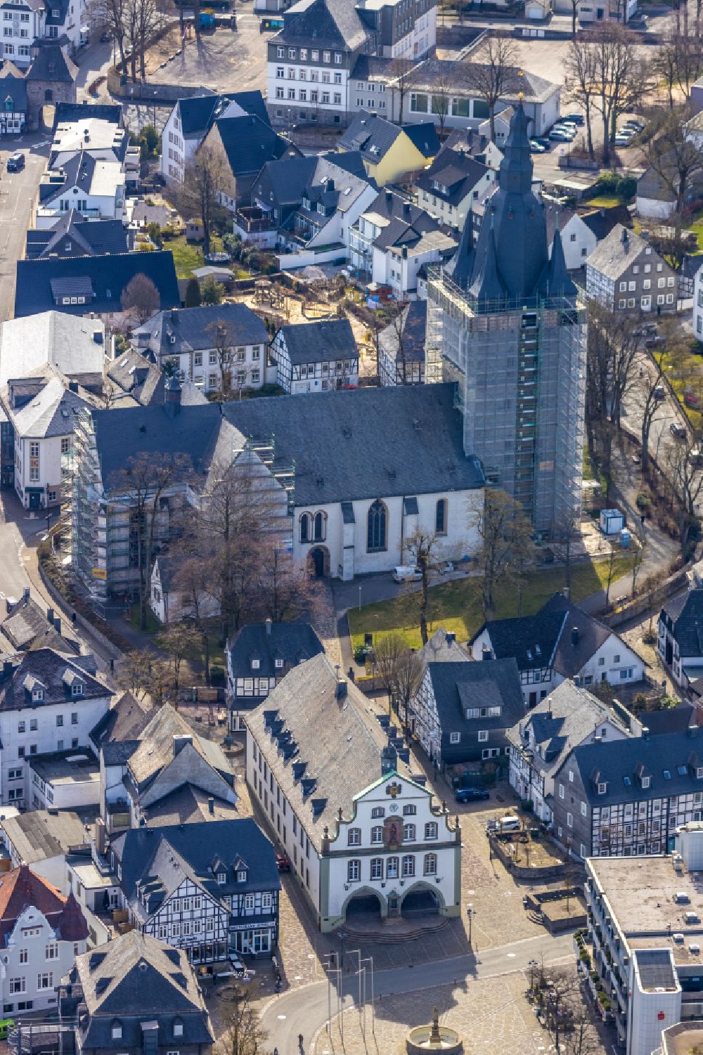 Luftaufnahme Brilon - Kirchengebäude der Propsteikirche St. Petrus und Andreas in Brilon im Bundesland Nordrhein-Westfalen