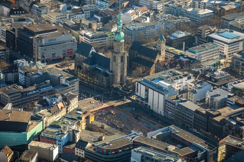 Dortmund von oben - Kirchengebäude der St. Reinoldi in Dortmund im Bundesland Nordrhein-Westfalen, Deutschland