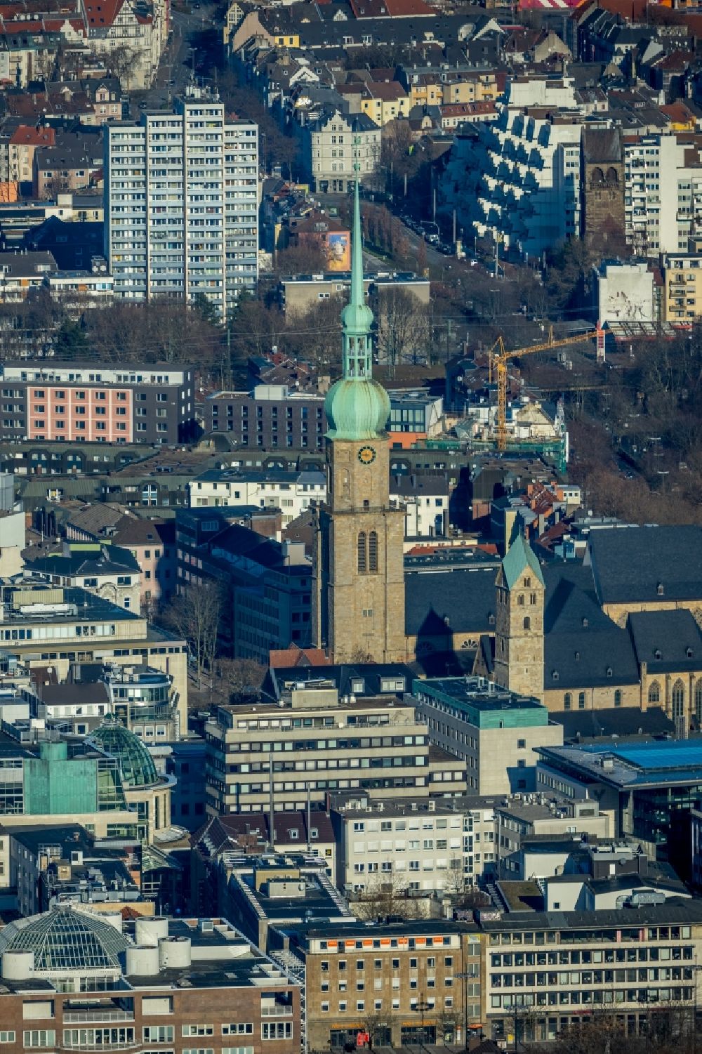 Dortmund von oben - Kirchengebäude der St. Reinoldi in Dortmund im Bundesland Nordrhein-Westfalen, Deutschland
