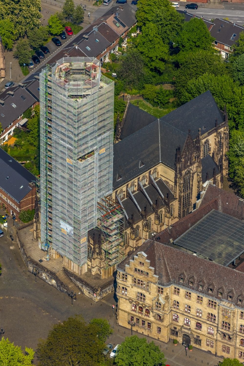 Duisburg aus der Vogelperspektive: Kirchengebäude Salvator Kirche in Duisburg im Bundesland Nordrhein-Westfalen, Deutschland