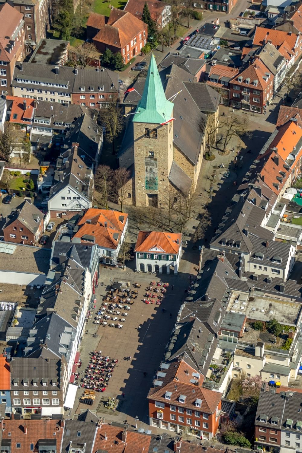 Dorsten aus der Vogelperspektive: Kirchengebäude der Sankt Agatha Kirche Kirchplatz in Dorsten im Bundesland Nordrhein-Westfalen, Deutschland