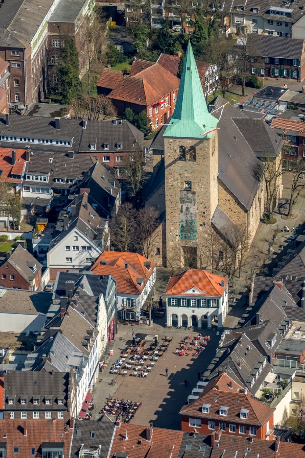 Luftaufnahme Dorsten - Kirchengebäude der Sankt Agatha Kirche Kirchplatz in Dorsten im Bundesland Nordrhein-Westfalen, Deutschland