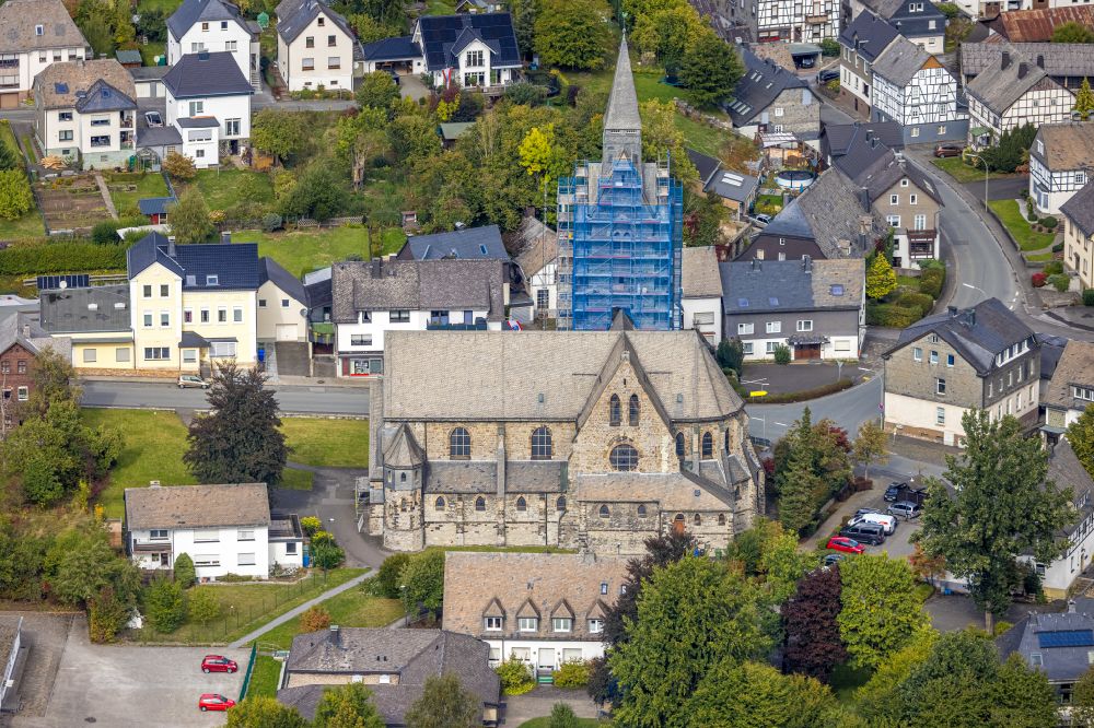 Luftbild Bestwig - Kirchengebäude der Sankt-Anna-Kirche in Bestwig im Bundesland Nordrhein-Westfalen