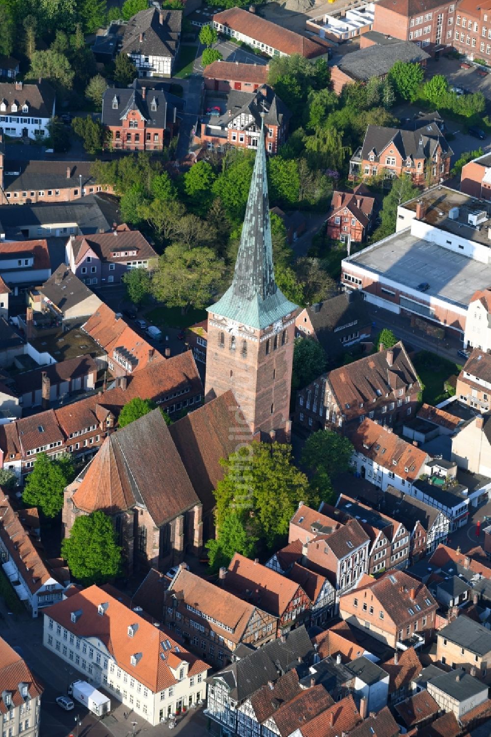 Luftbild Uelzen - Kirchengebäude der Sankt Marien Kirche in Uelzen im Bundesland Niedersachsen, Deutschland