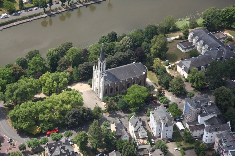 Luftaufnahme Bad Ems - Kirchengebäude Sankt Martin in Bad Ems im Bundesland Rheinland-Pfalz, Deutschland