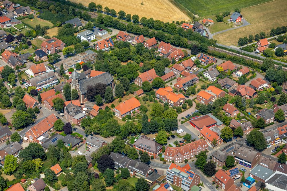 Rinkerode von oben - Kirchengebäude Sankt Pankratius in Rinkerode im Bundesland Nordrhein-Westfalen, Deutschland