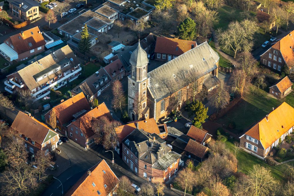 Luftaufnahme Rinkerode - Kirchengebäude Sankt Pankratius in Rinkerode im Bundesland Nordrhein-Westfalen, Deutschland
