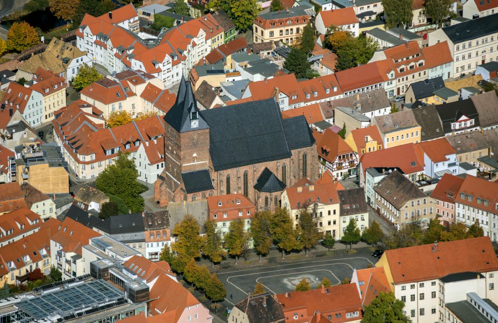 Delitzsch aus der Vogelperspektive: Kirchengebäude der Stadtkirche in Delitzsch im Bundesland Sachsen, Deutschland