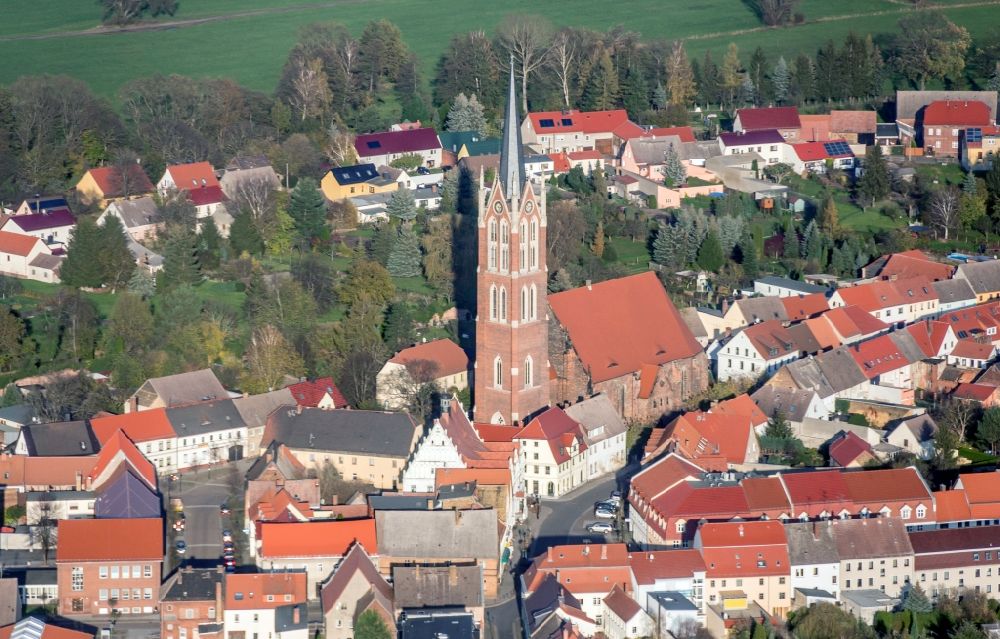 Kemberg aus der Vogelperspektive: Kirchengebäude der Stadtkirche St. Marien in Kemberg im Bundesland Sachsen-Anhalt, Deutschland