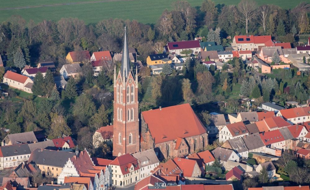 Luftbild Kemberg - Kirchengebäude der Stadtkirche St. Marien in Kemberg im Bundesland Sachsen-Anhalt, Deutschland