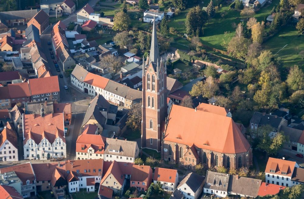 Kemberg aus der Vogelperspektive: Kirchengebäude der Stadtkirche St. Marien in Kemberg im Bundesland Sachsen-Anhalt, Deutschland