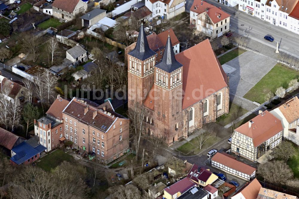 Luftaufnahme Baruth/Mark - Kirchengebäude Stadtpfarrkirche St. Sebastian in Baruth/Mark im Bundesland Brandenburg, Deutschland