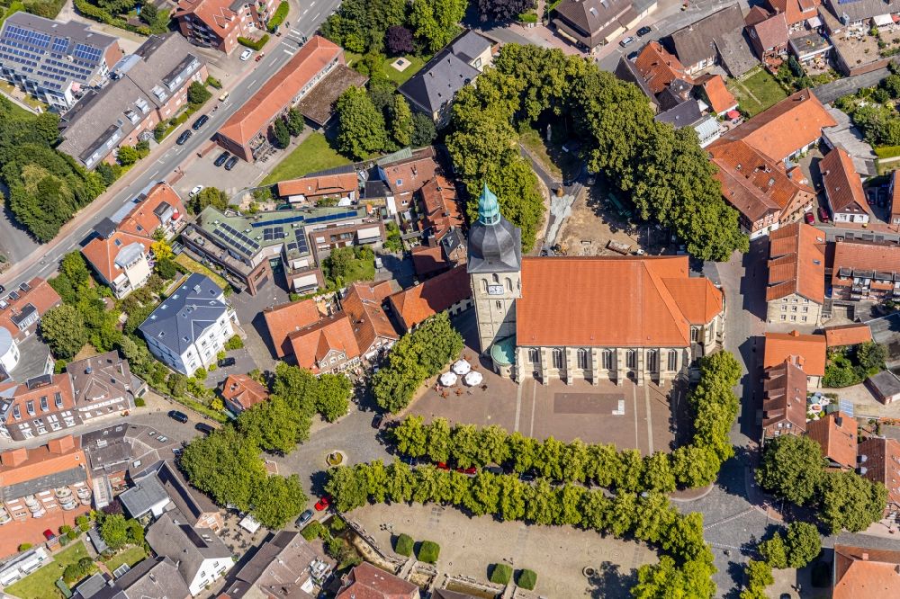 Luftbild Nottuln - Kirchengebäude am Stiftplatz im Altstadt- Zentrum in Nottuln im Bundesland Nordrhein-Westfalen