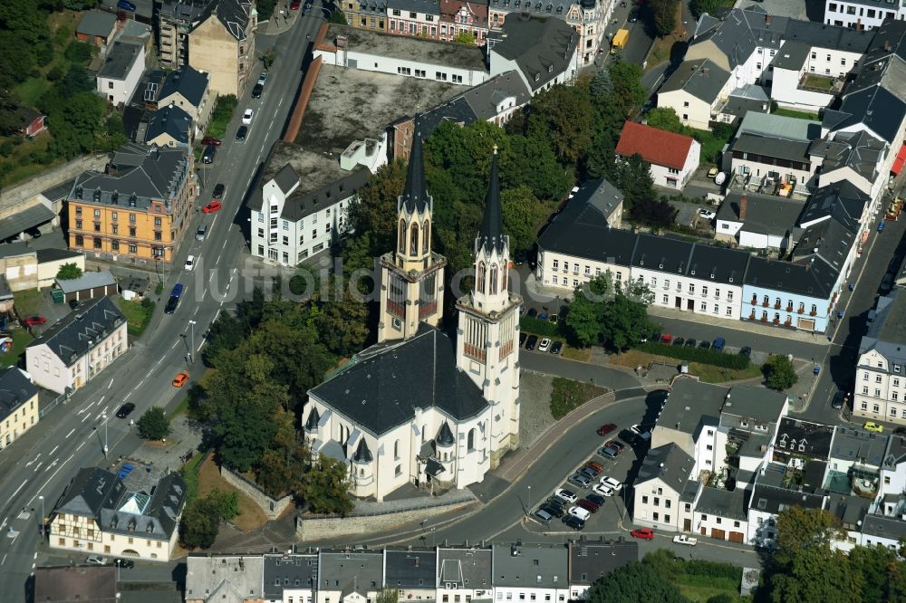 Luftaufnahme Oelsnitz/Vogtl. - Kirchengebäude der St.Jakobi Kirche im Altstadt- Zentrum in Oelsnitz/Vogtl. im Bundesland Sachsen