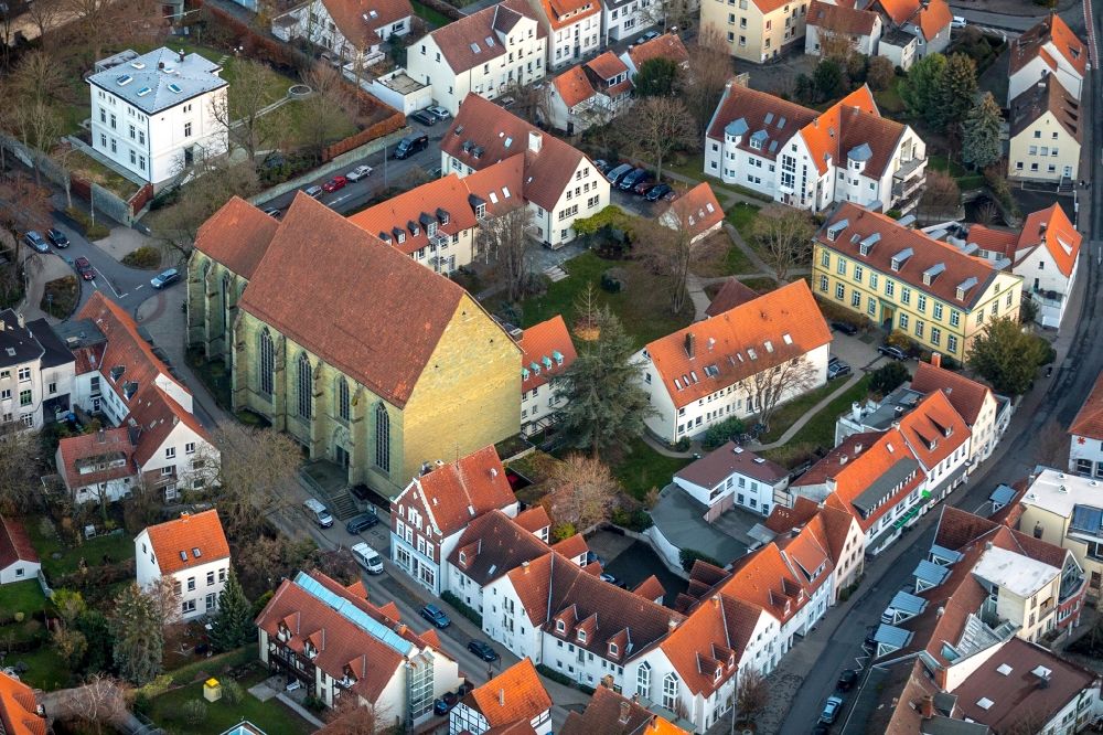 Luftbild Soest - Kirchengebäude St.Thomä in Soest im Bundesland Nordrhein-Westfalen, Deutschland