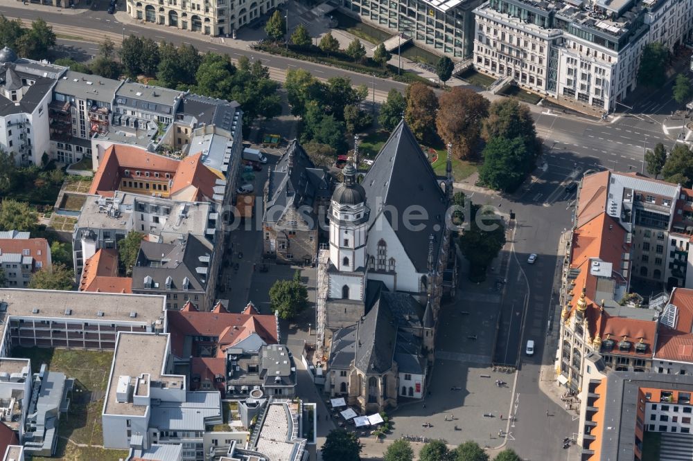 Luftaufnahme Leipzig - Kirchengebäude Thomaskirche in Leipzig im Bundesland Sachsen, Deutschland
