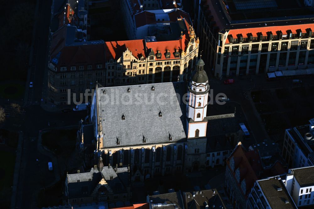 Luftbild Leipzig - Kirchengebäude Thomaskirche in Leipzig im Bundesland Sachsen, Deutschland