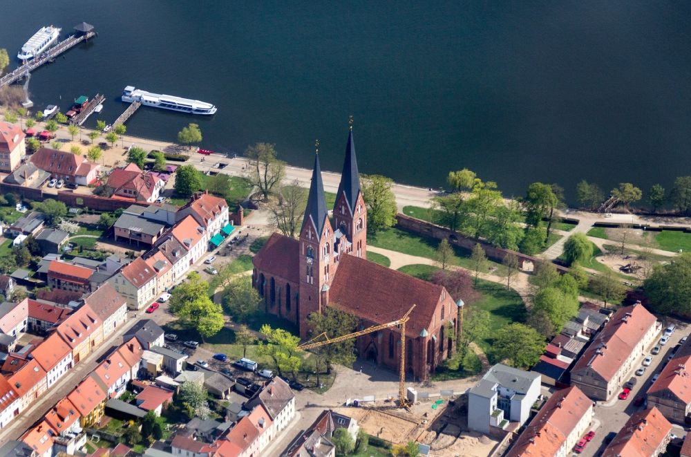 Luftbild Neuruppin - Kirchengebäude St. Trinitatis im Altstadt- Zentrum in Neuruppin im Bundesland Brandenburg