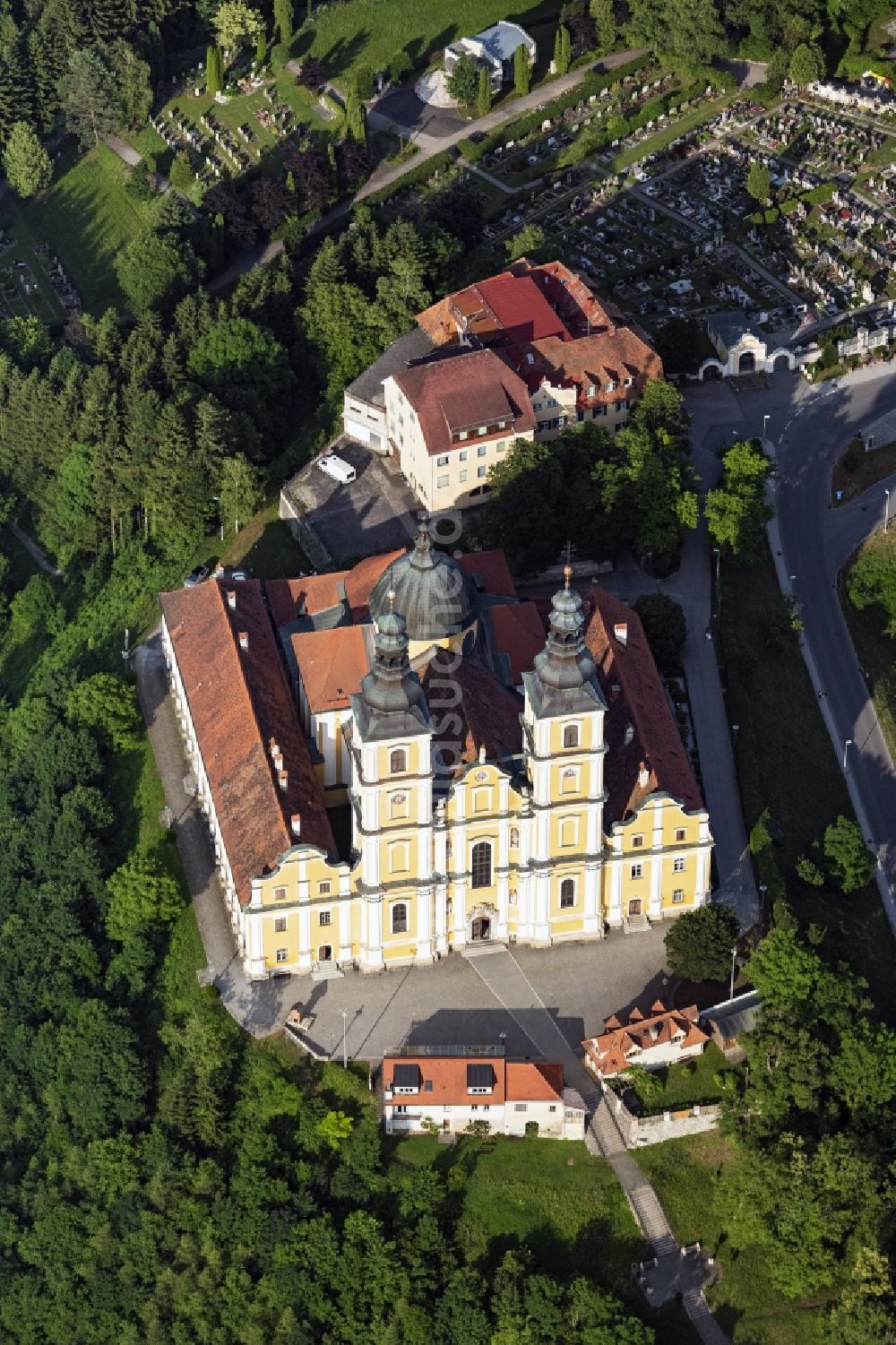 Luftbild Graz - Kirchengebäude der Wallfahrtskirche Basilika Mariatrost in Graz in Steiermark, Österreich