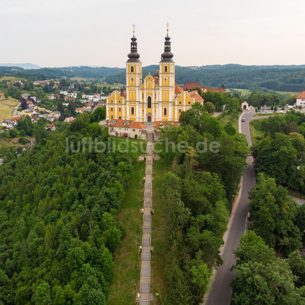 Luftaufnahme Graz - Kirchengebäude der Wallfahrtskirche Basilika Mariatrost in Graz in der Steiermark, Österreich