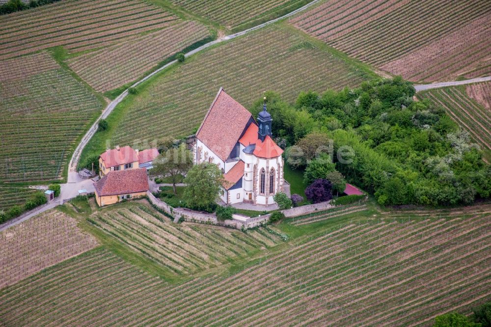 Volkach von oben - Kirchengebäude der Wallfahrtskirche Maria im Weingarten in Volkach im Bundesland Bayern, Deutschland