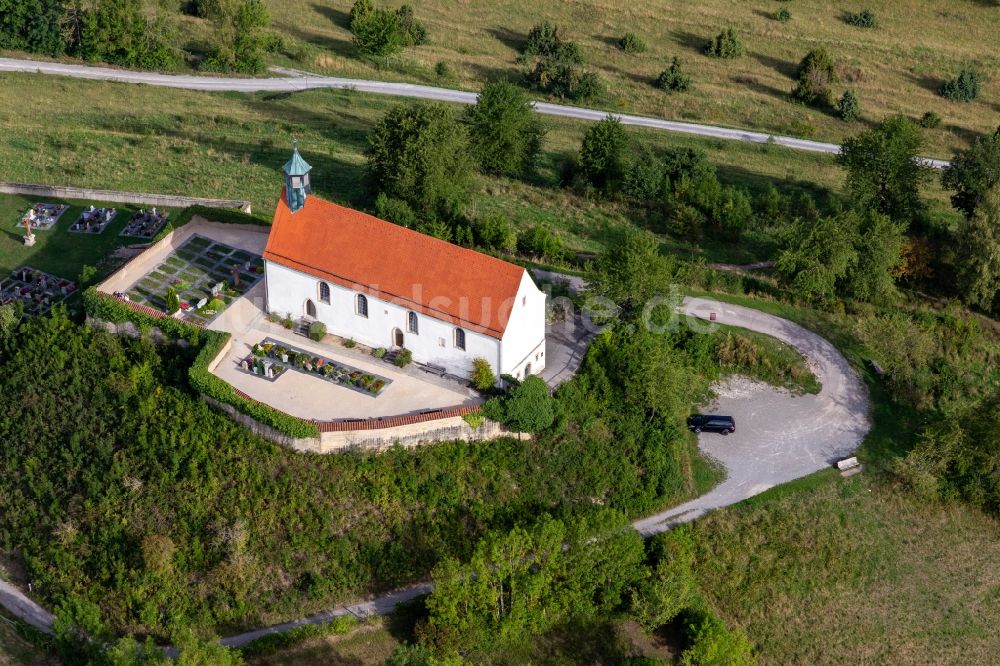 Luftaufnahme Wurmlingen - Kirchengebäude der Wurmlinger Kapelle in Wurmlingen im Bundesland Baden-Württemberg, Deutschland
