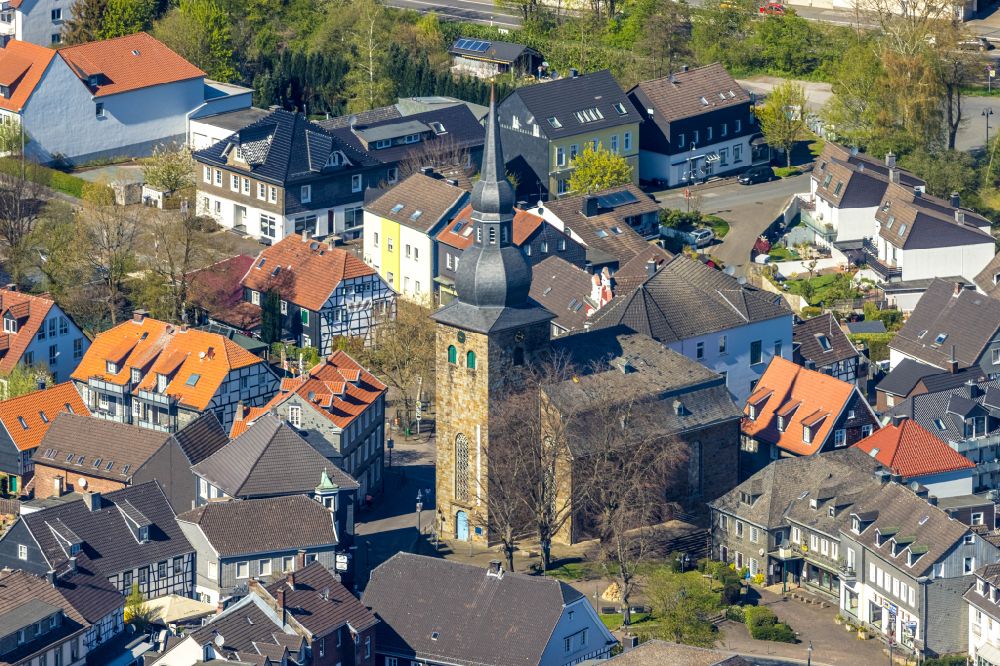 Sprockhövel von oben - Kirchengebäude der Zwiebelturmkirche in der Stadtmitte von Sprockhövel im Bundesland Nordrhein-Westfalen