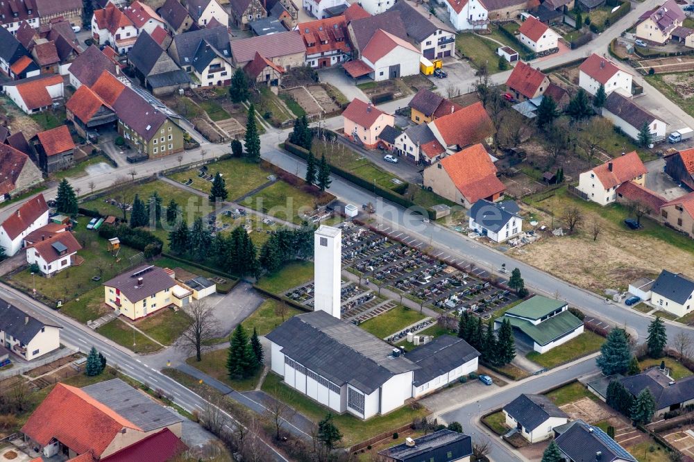 Luftbild Eppingen - Kirchenturm am Kirchengebäude der Kath. Gemeinde im Ortsteil Richen in Eppingen im Bundesland Baden-Württemberg, Deutschland