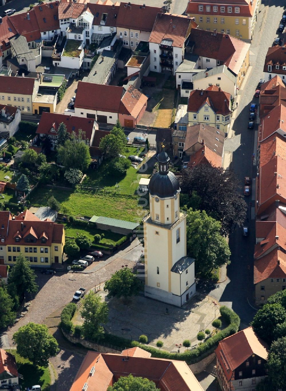 Luftaufnahme Ohrdruf - Kirchturm der ehemaligen St Michaeliskirche in Ohrdruf im Bundesland Thüringen