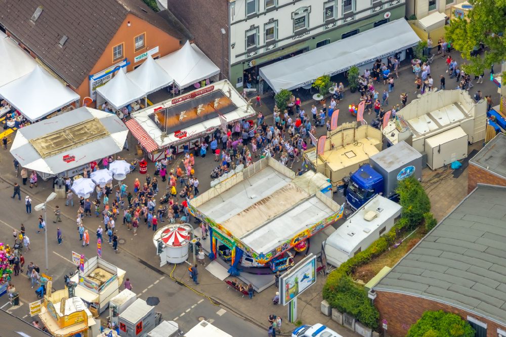 Herne aus der Vogelperspektive: Kirmes - und Rummel- Veranstaltungsgelände beim Volksfest Cranger Kirmes in Herne im Bundesland Nordrhein-Westfalen