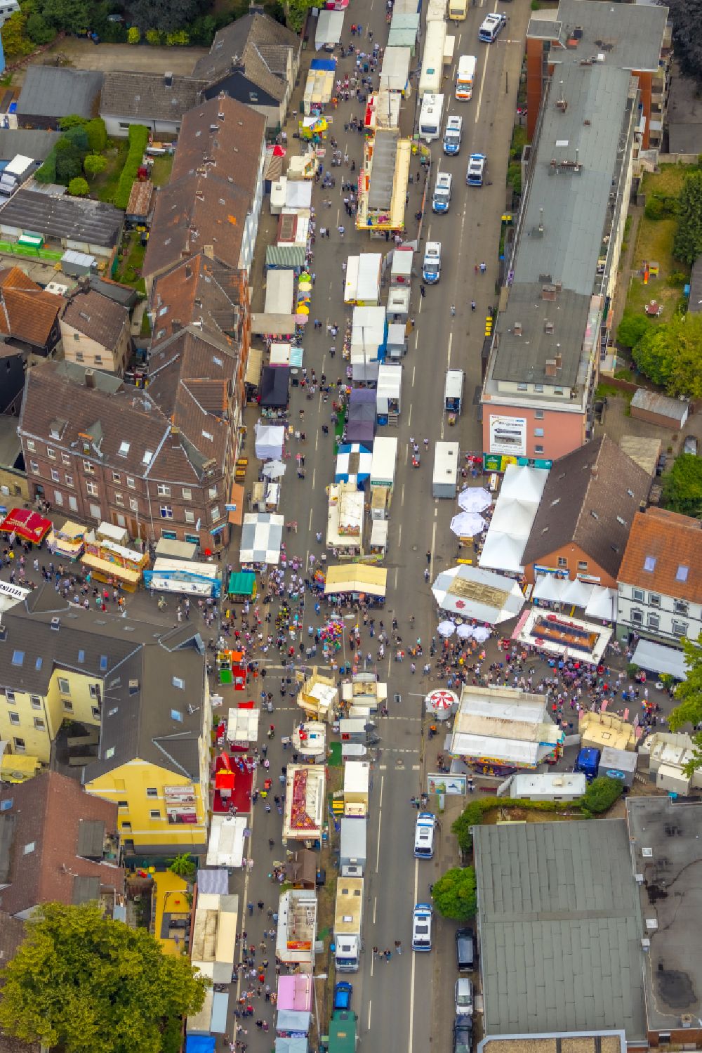 Luftaufnahme Herne - Kirmes - und Rummel- Veranstaltungsgelände beim Volksfest Cranger Kirmes in Herne im Bundesland Nordrhein-Westfalen