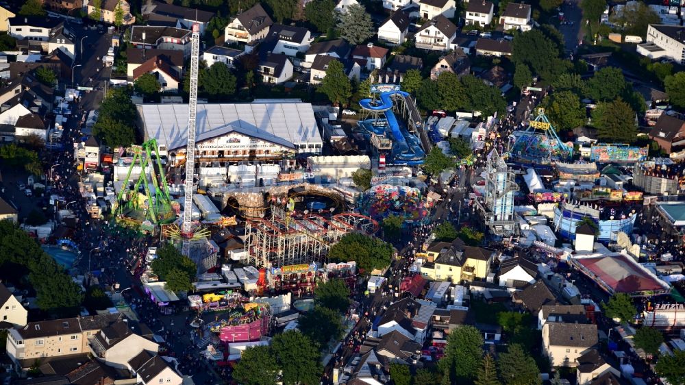 Luftaufnahme Bonn - Kirmes - und Rummel- Veranstaltungsgelände beim Volksfest auf dem Markt im Ortsteil Pützchen-Bechlinghoven in Bonn im Bundesland Nordrhein-Westfalen, Deutschland