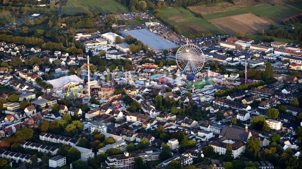 Luftbild Bonn - Kirmes - und Rummel- Veranstaltungsgelände beim Volksfest auf dem Markt im Ortsteil Pützchen-Bechlinghoven in Bonn im Bundesland Nordrhein-Westfalen, Deutschland