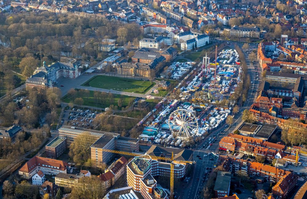 Luftbild Münster - Kirmes - und Rummel- Veranstaltungsgelände beim Volksfest Send am Schlossplatz in Münster im Bundesland Nordrhein-Westfalen, Deutschland